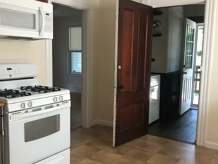 632 E 7th St #2 — Photo 11