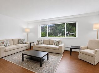 1420 Chesterfield Ave #1, North Vancouver, BC V7M 2N4