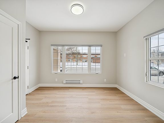 5th image of 251 Simcoe St S #103
