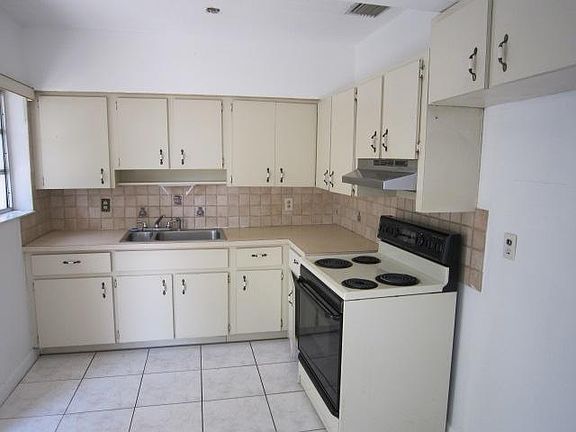 5th image of 901 Forest Hill Blvd