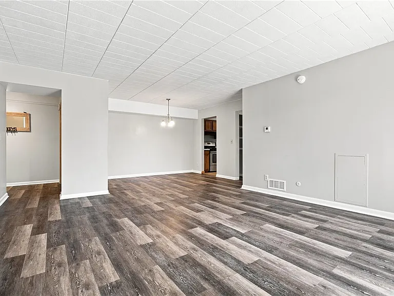 533 Forest Green Dr — Photo 5