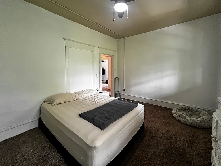 426 15th Ave E #B — Photo 4