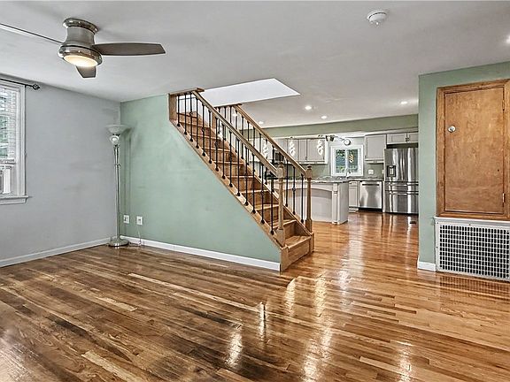 2nd image of 404 Oakwood St