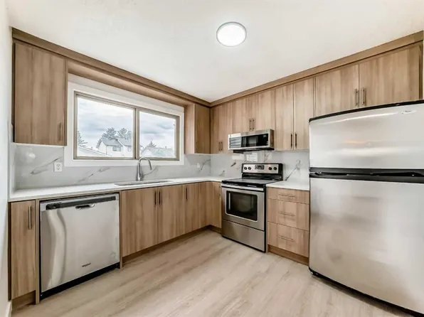 4327 E 38th St NE, Calgary, AB T1Y 5X6