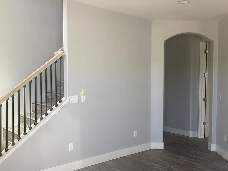 1086 Tee Dr — Photo 2