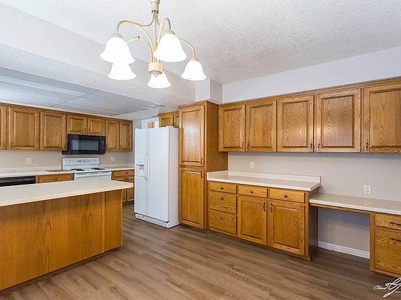 Extra cabinets and desk area