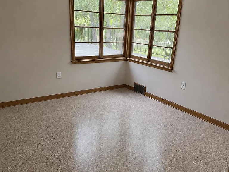 312 W Commerce St — Photo 12