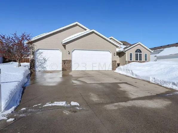 3301 43rd Ave S, Fargo, ND 58104