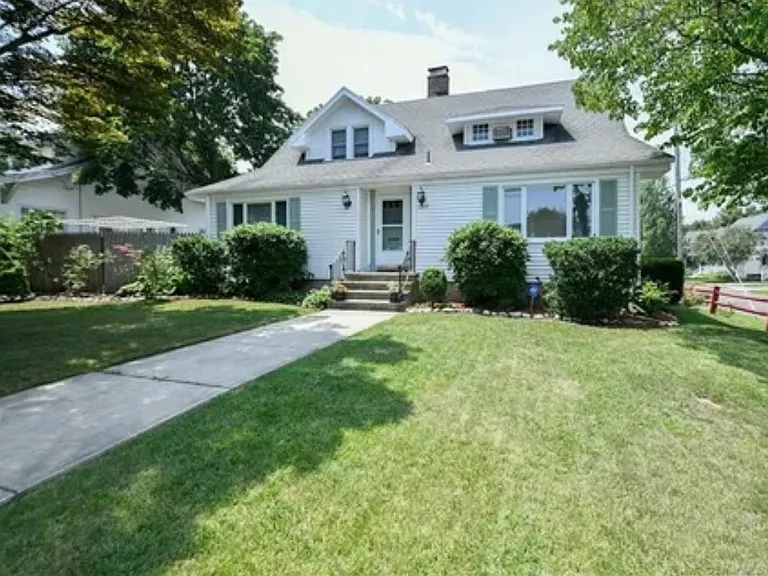 1544 Stanley St — Photo 26