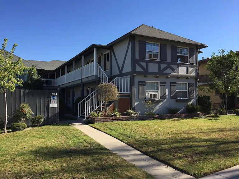 1841 Riverside Dr #STUDI0 — Photo 22