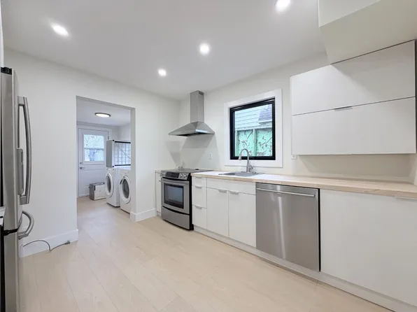 190 Fruitland Rd, Hamilton, ON L8E 5J7