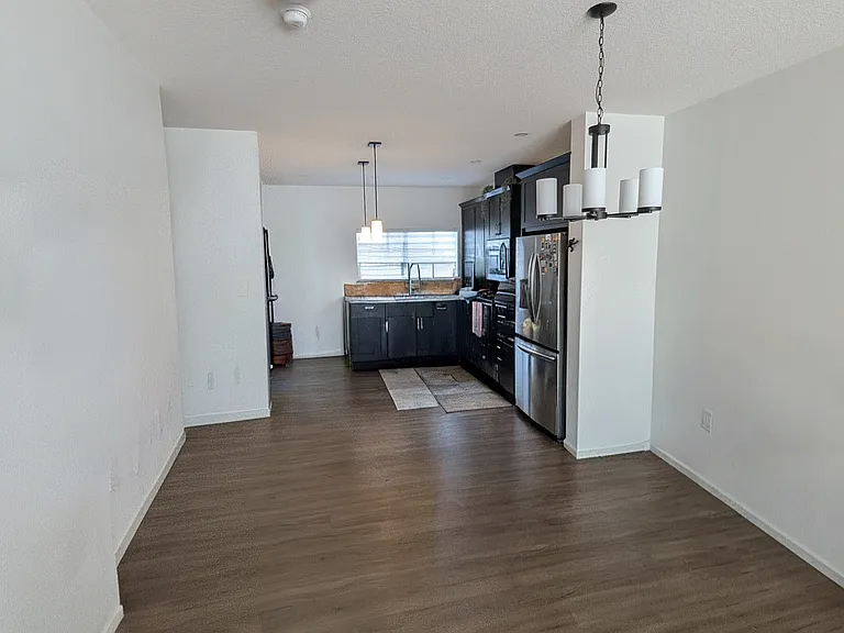 61 Silverton Glen Gate SW — Photo 6