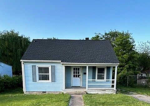 1st image of 745 Queen Ave NW