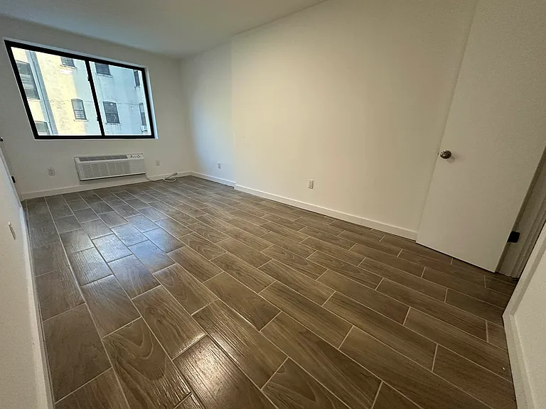 680 Courtlandt Ave #4B — Photo 5