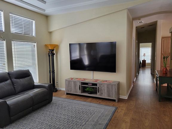 2nd image of 1220 Vienna Dr Space 464