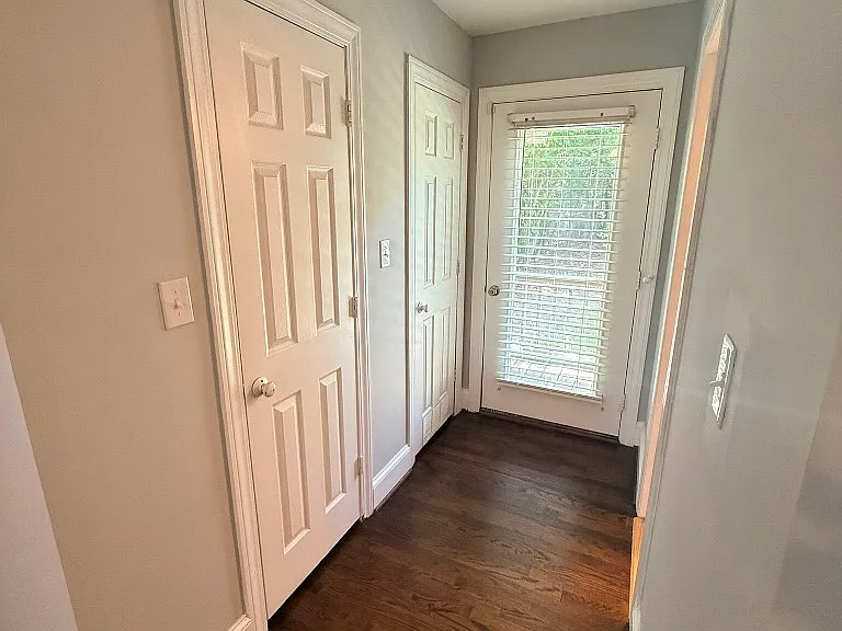 2403 E 4th St — Photo 33