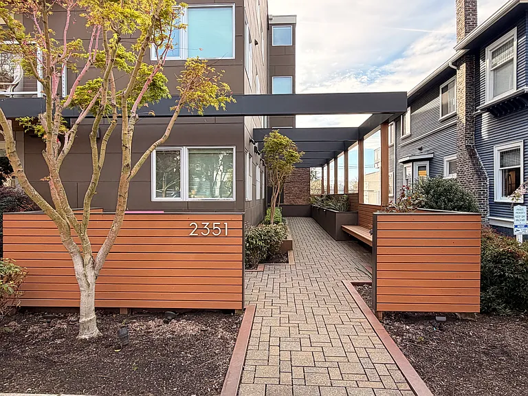 2351 Franklin Ave E #202 — Photo 2