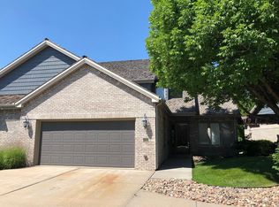 1522 Stagecoach Rd, Grand Island, NE 68801