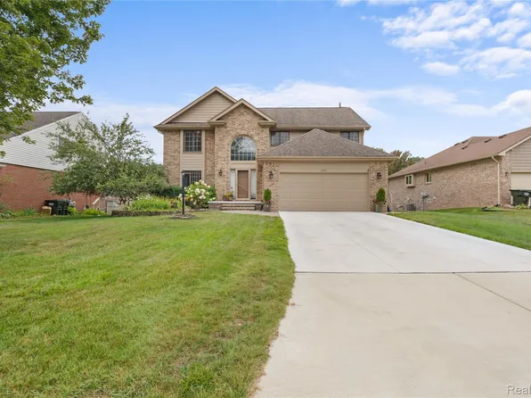530 Lexington Dr, Rochester Hills, MI 48307