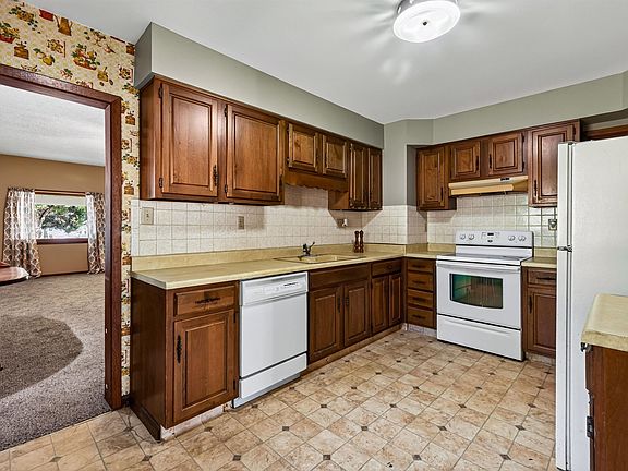3rd image of 335 Topeka Ave