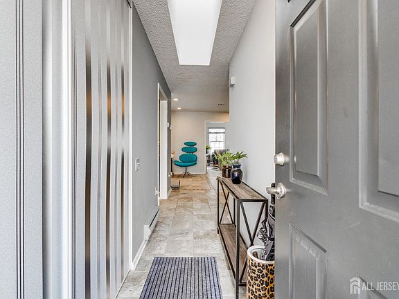 4th image of 845B Taylor Rd