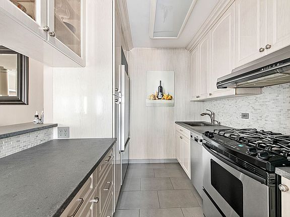 5th image of 400 E 56th St APT 22G