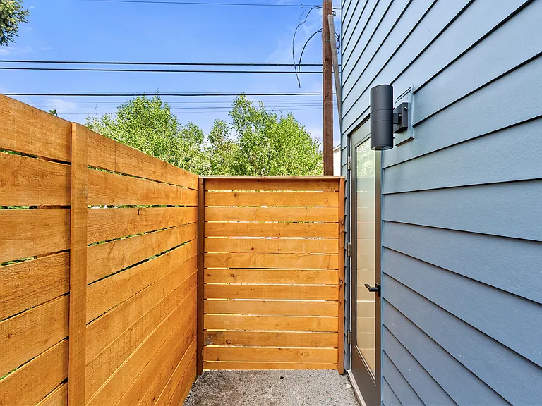 8849 Midvale Ave N — Photo 21