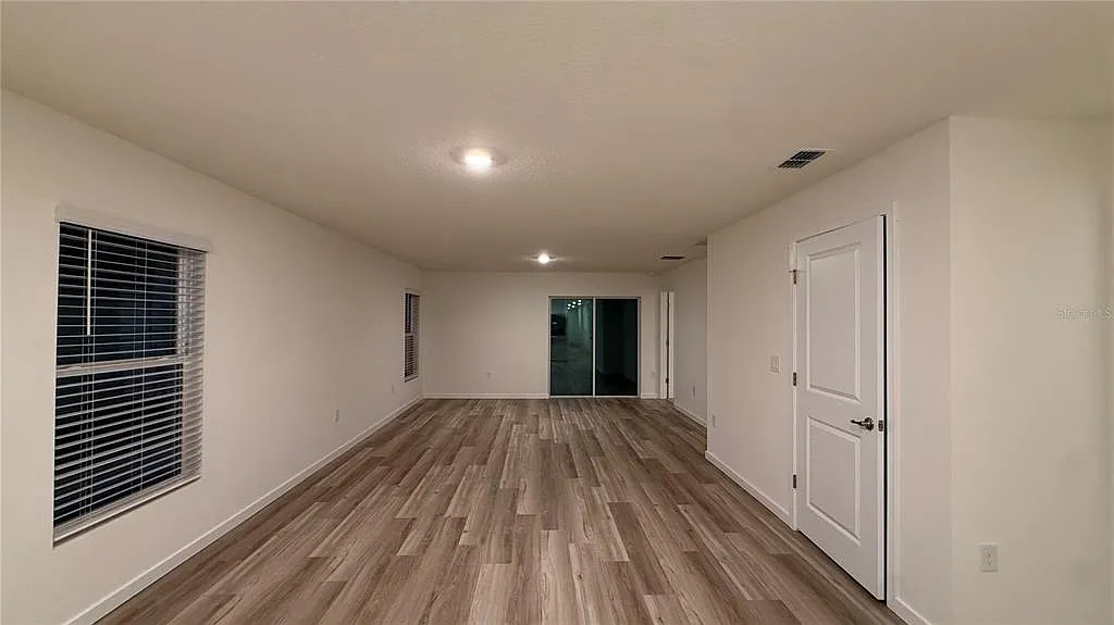 5 bed, 2.0 bath, 1739 sqft, $2,350 — Photo 3