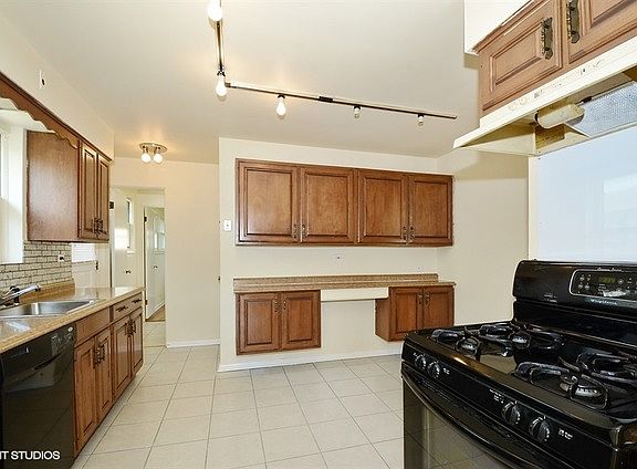 3rd image of 8737 N Drake Ave