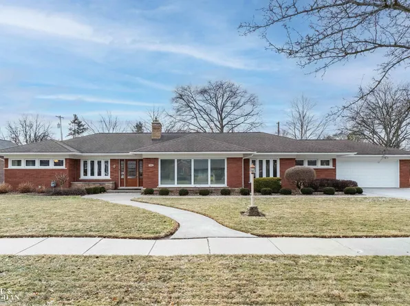 991 S Renaud Rd, Grosse Pointe Woods, MI 48236