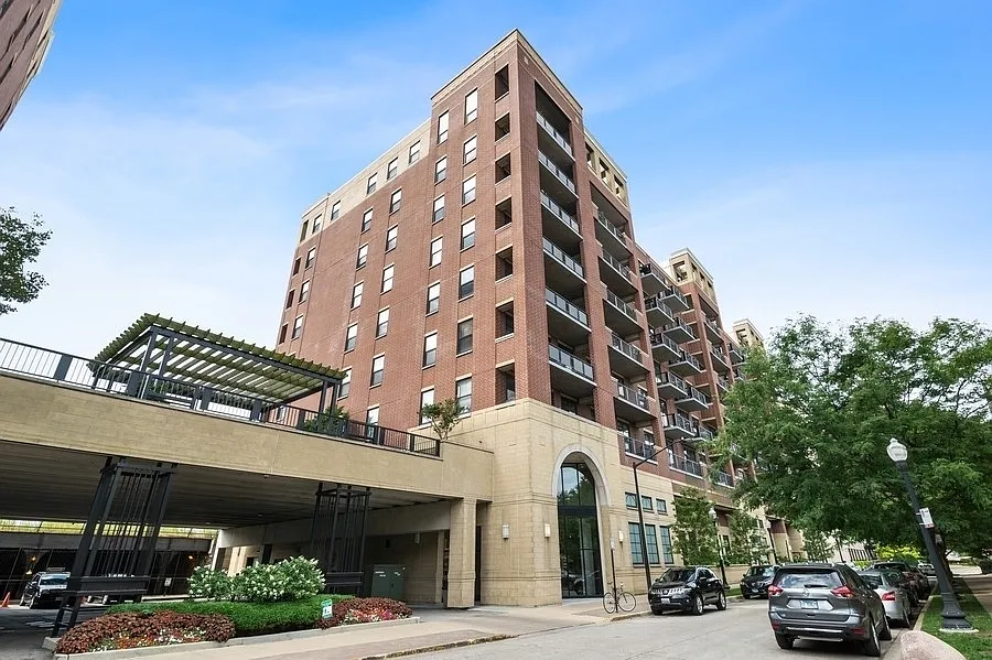 1 bed, 900 sqft, $2,350 — Photo 1