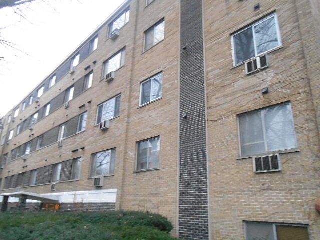 2nd image of 7306 N Winchester Ave #214
