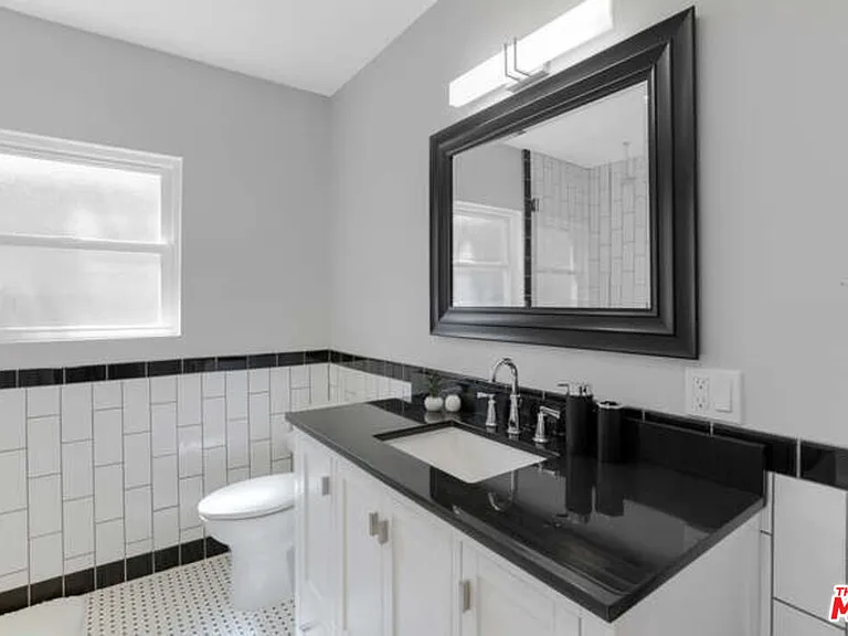 5907 Jumilla Ave — Photo 29