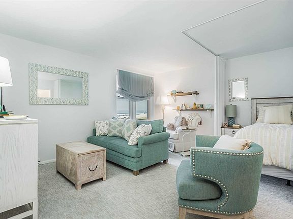3rd image of 560 W Broadway APT 2E