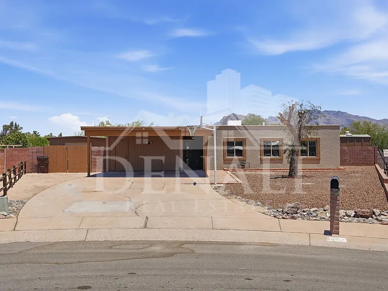 6491 N Lena Way — Photo 1