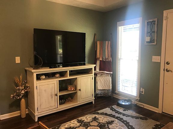 5th image of 284 Lee Road 885