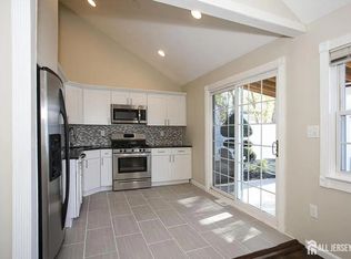 2 Stratford Rd, East Brunswick, NJ 08816