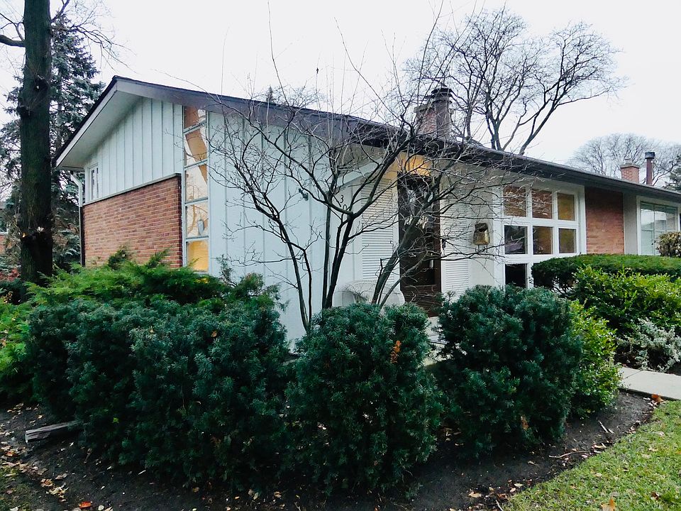 1st image of 300 Crestwood Vlg