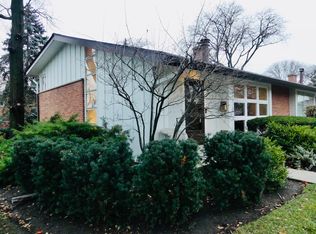300 Crestwood Vlg, Northfield, IL 60093