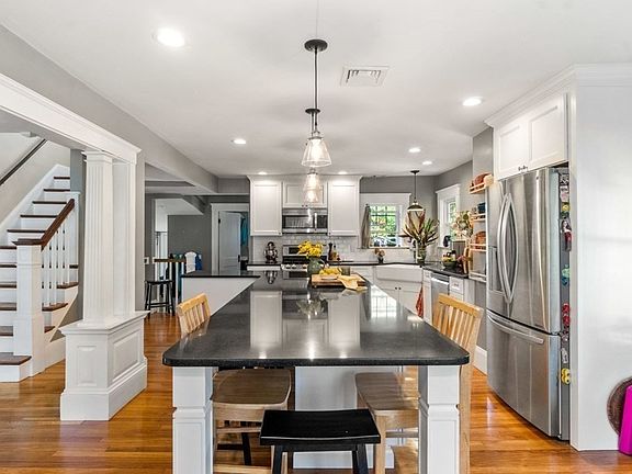 5th image of 35 Coolidge Ave