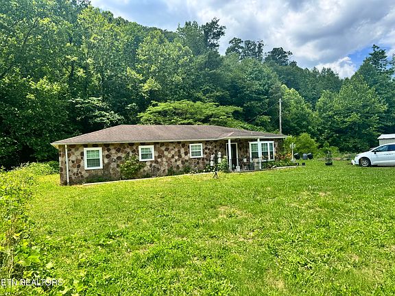 3rd image of 955 Rock Haven Rd