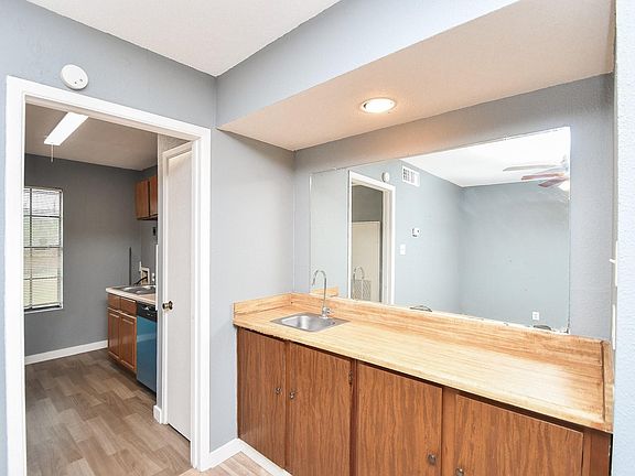 3rd image of 8323 Wilcrest Dr APT 17008
