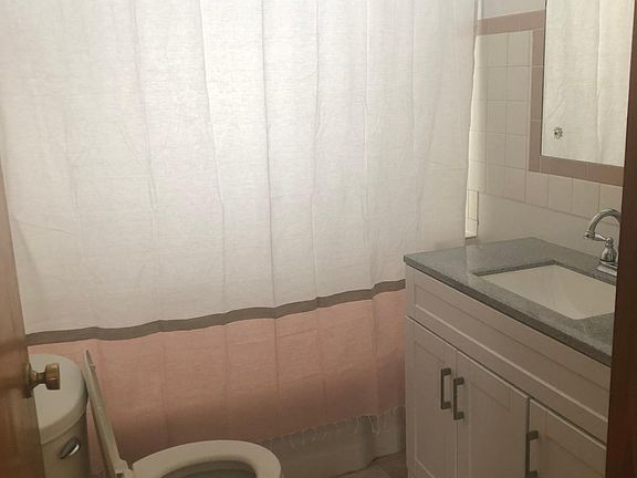 Upstairs full bath