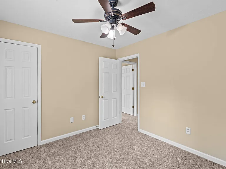 7598 Pleasantville Way — Photo 32