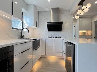 13707 68th Dr #B, Flushing, NY 11367