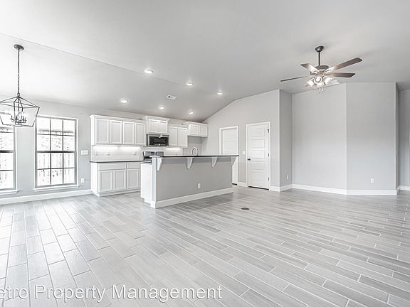 2nd image of 621 Cortland St