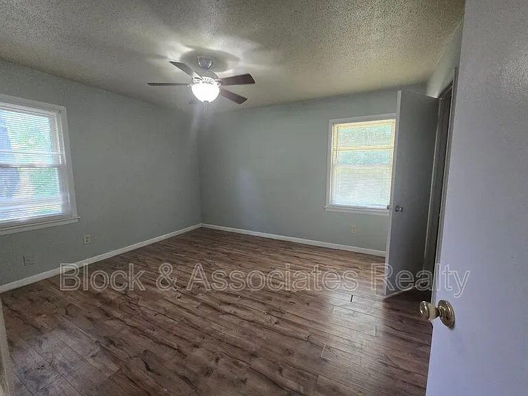 2612 Ernest St — Photo 8