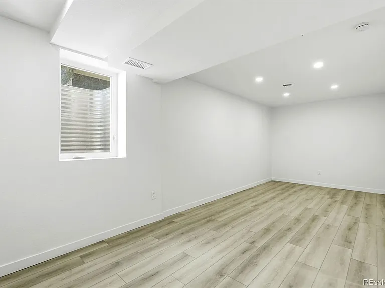 6752 S Dahlia Ct — Photo 33