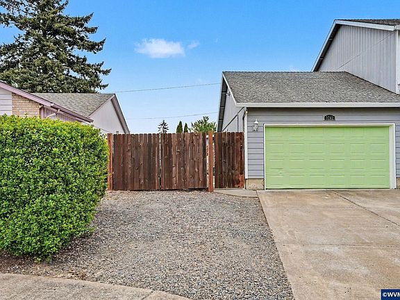 3rd image of 3742 Shady Ct NE
