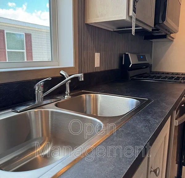 755 N Tratt St #13 — Photo 11